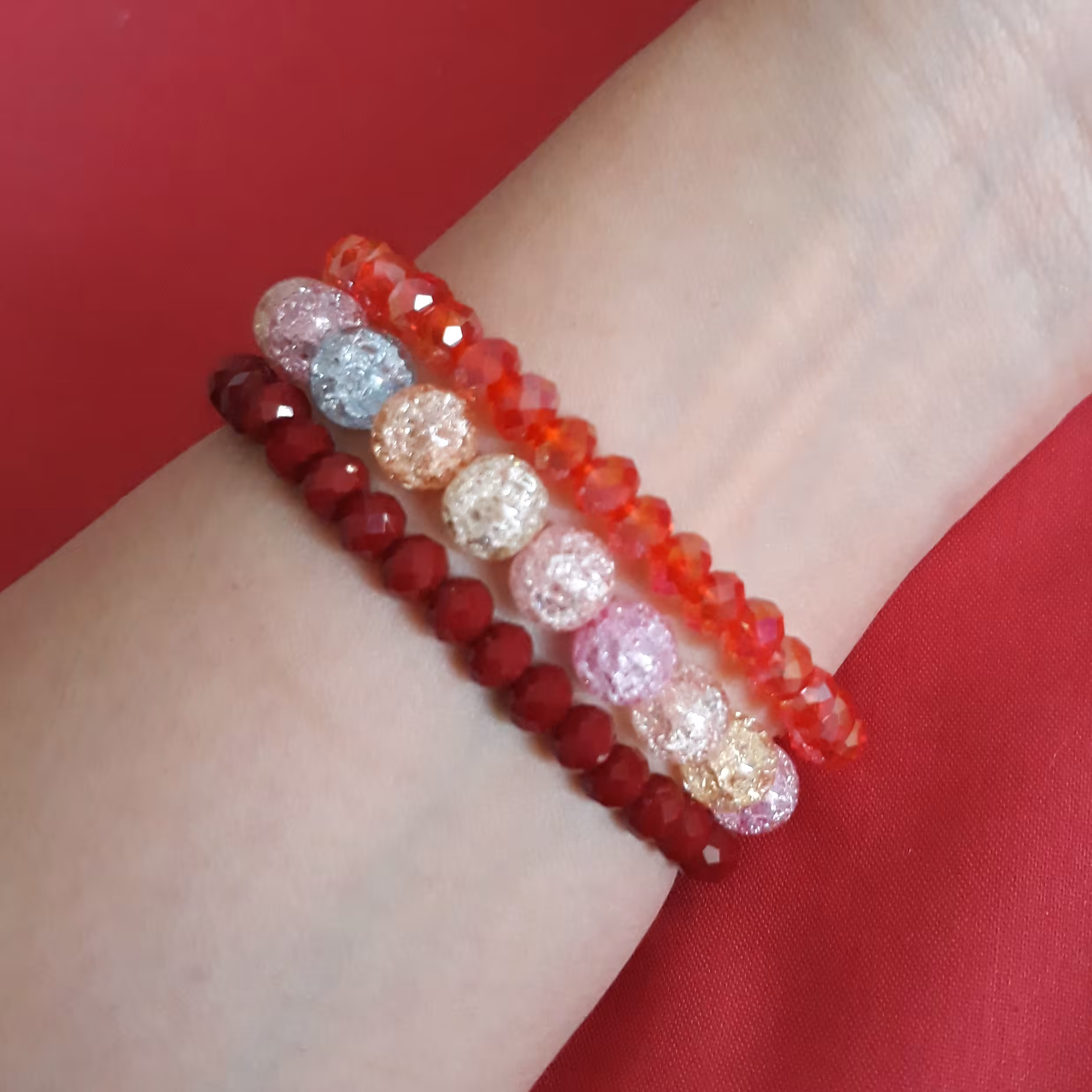 ست دستبند قرمز