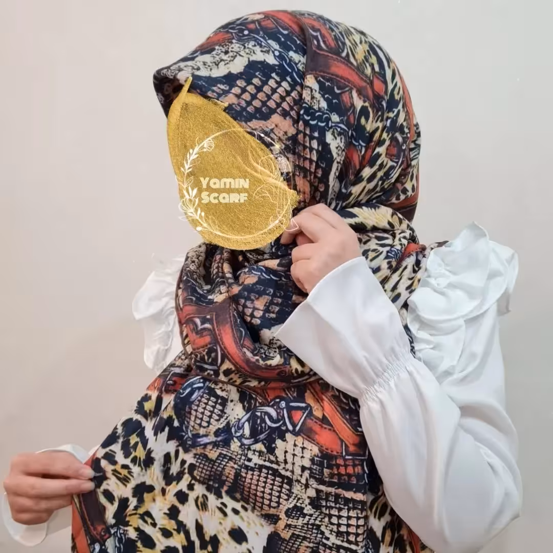 روسری نخی جناقی طرح پلنگی زنجیری نارنجی کرم