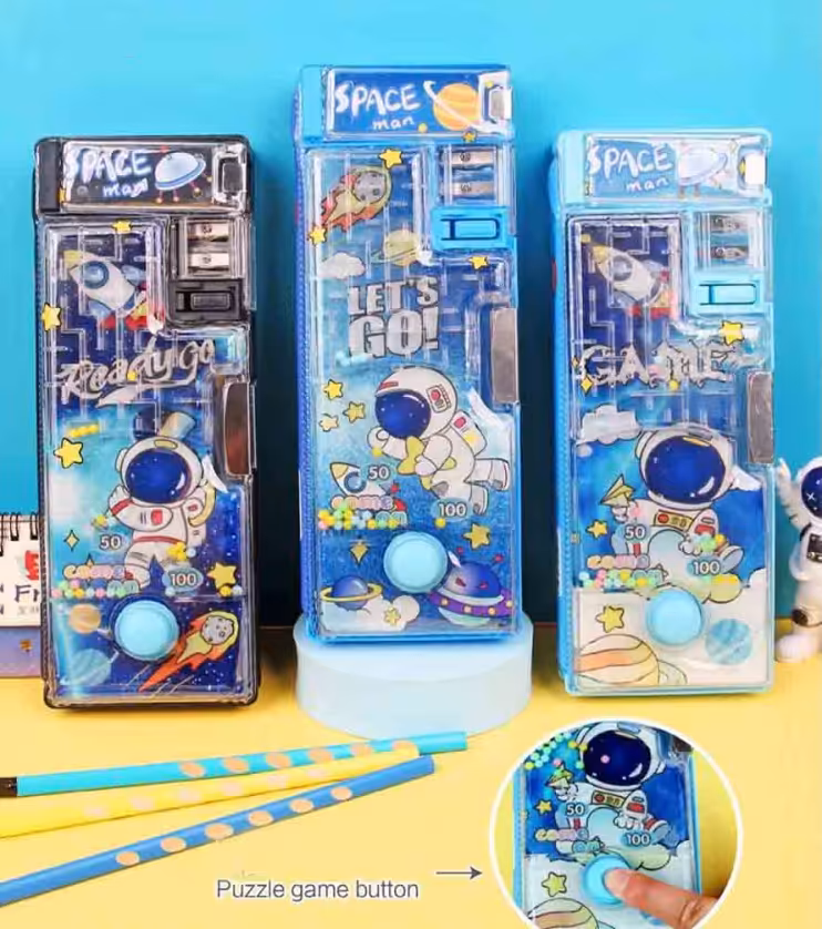 جامدادی مگنتی کوچک ماز و واتر گیم دار طرح فضانورد