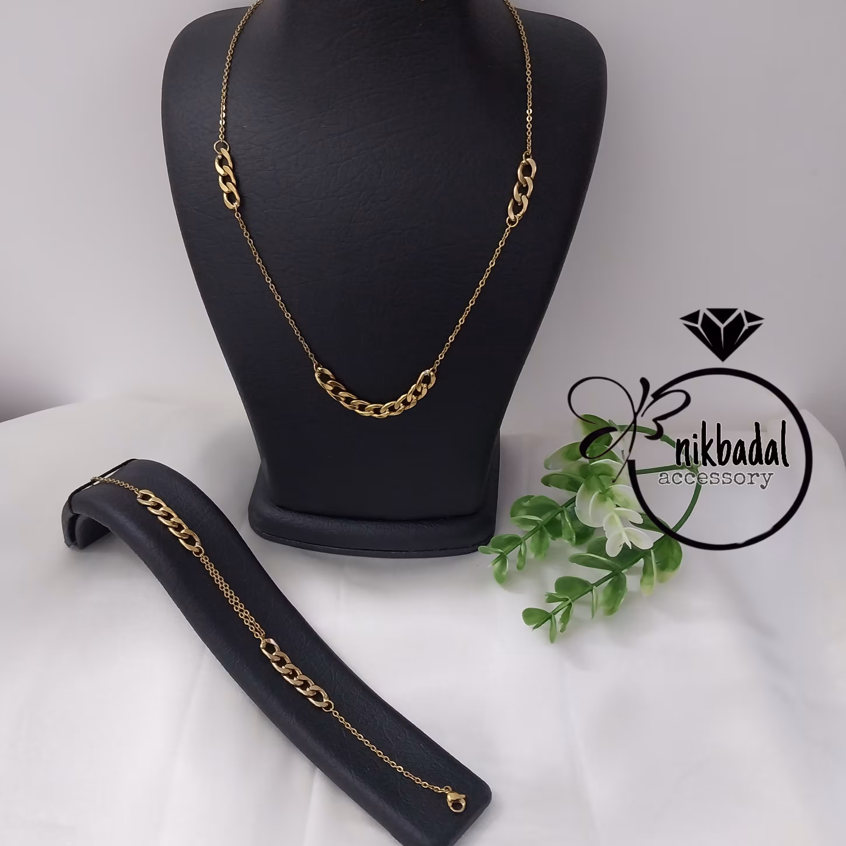 نیم ست کارتیر طرح طلا ، طلایی ،استیل رنگ ثابت ،ضد حساسیت با سایز دلخواه  