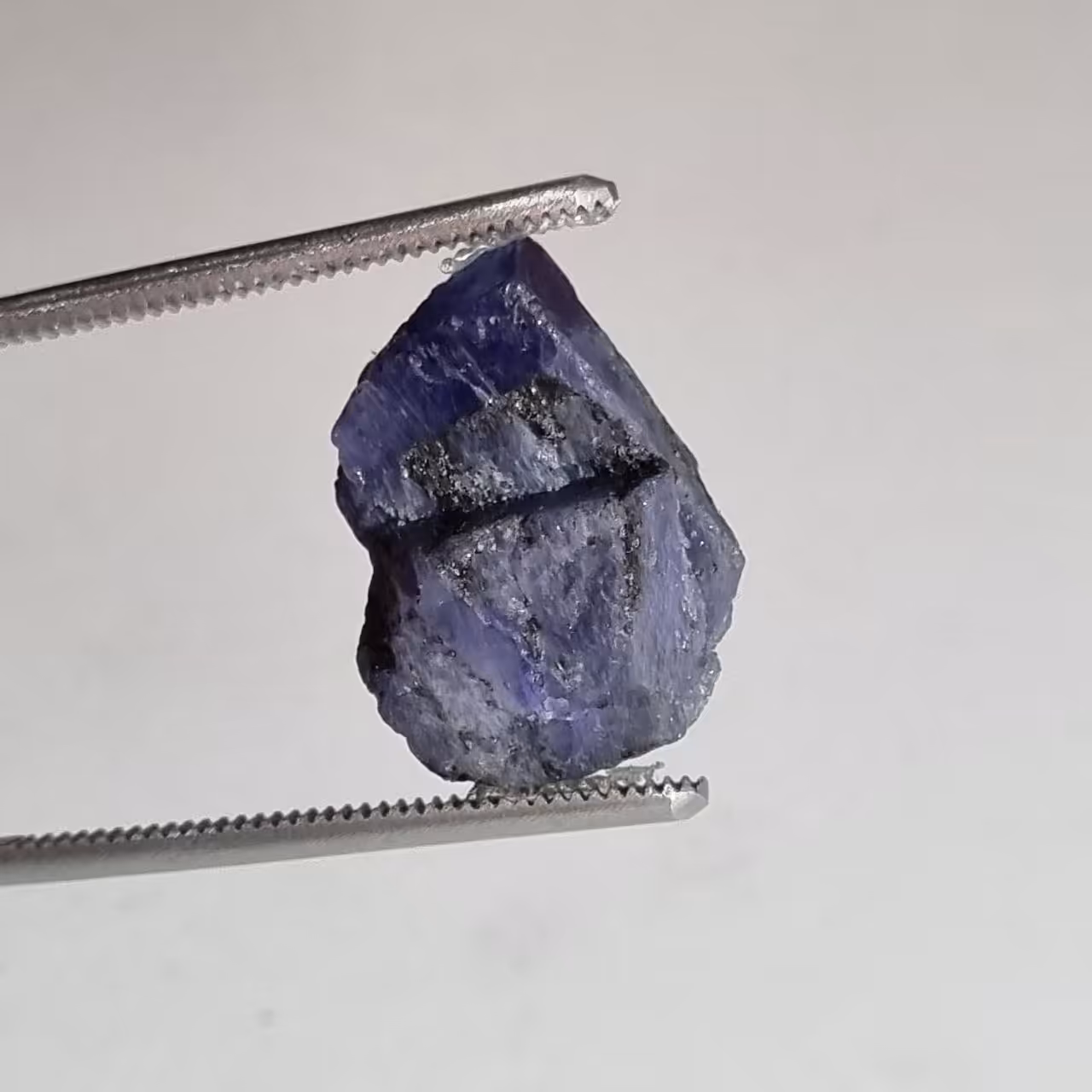 نگین تانزانیت راف طبیعی انزاینا 8617