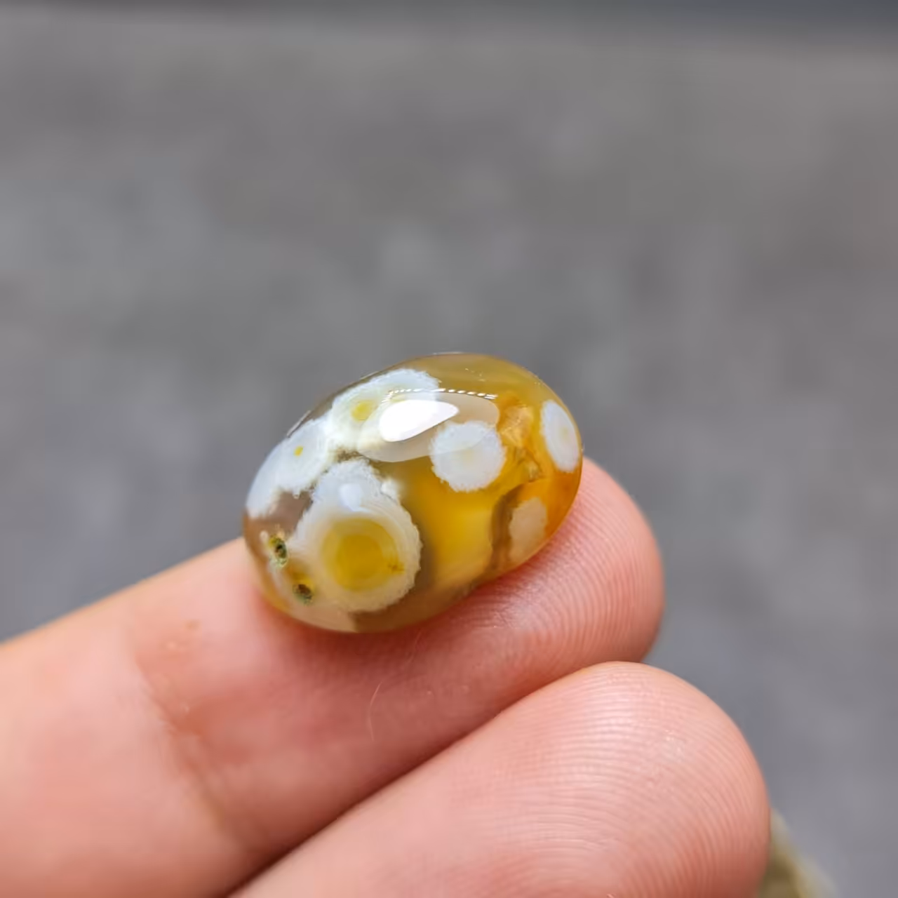  نگین  فوق العاده زیبای سنگ صد درصد طبیعی عقیق باباقوری چند چشم اصل معدنی 
کد  27802