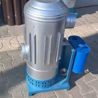 بخاری نفتی و گازوئیلی. قطر دهانه 26 سانت و ارتفاع 70 سانت درب از جلو رنگ معمولی 