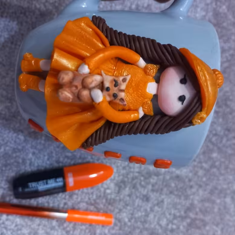 دختر روباه به دست