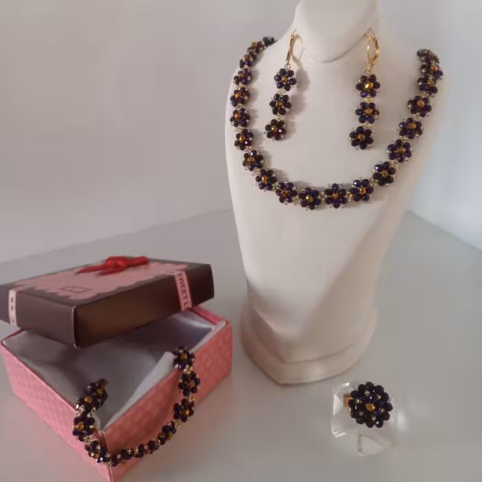 ست کامل کریستالی .بافته شده با نخ نامرئی دولایه محکم .بسیاز زیبا و شکیل .سفارش بافت در رنگهای مختلف در کوتاهترین زمان 