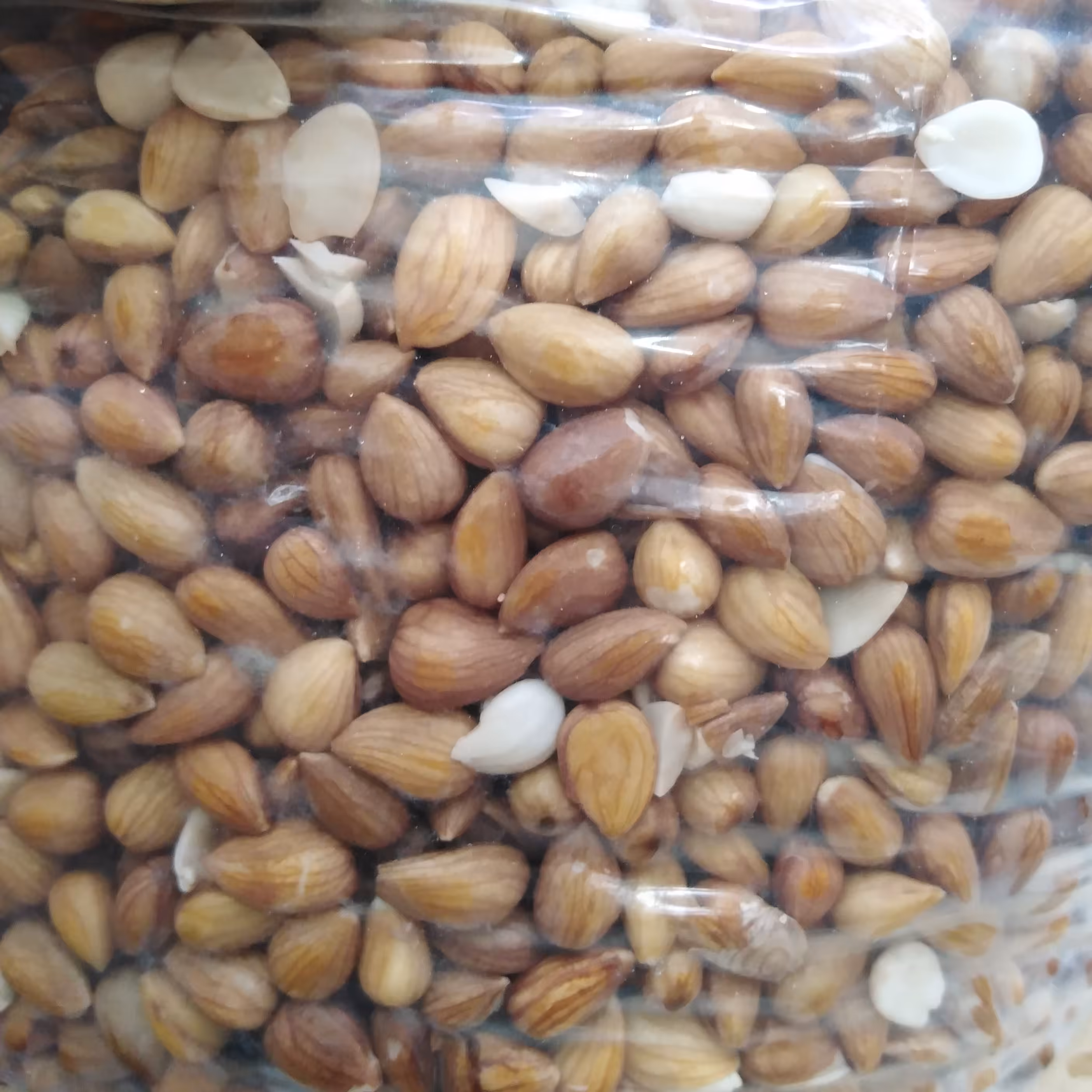 مغز بادام کوهی نیم کیلویی تا ه و رطوبت دار و کم نمک