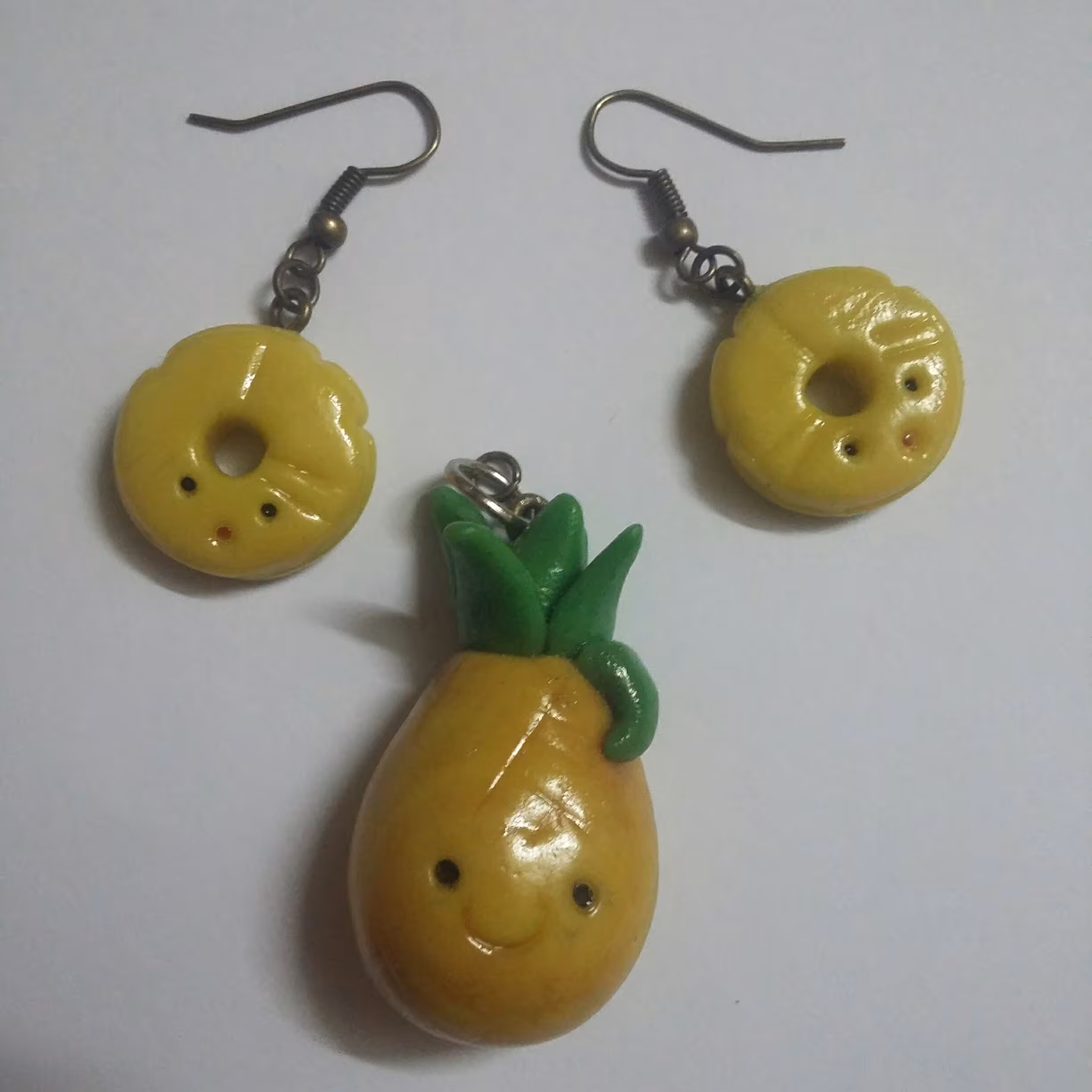 گوشواره  و گردنبند آناناس