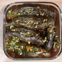 ترشی بادمجون شکم پر مجلسی باسبزی معطر و سیر گیلان فوق العاده خوش عطر وخوش طعم