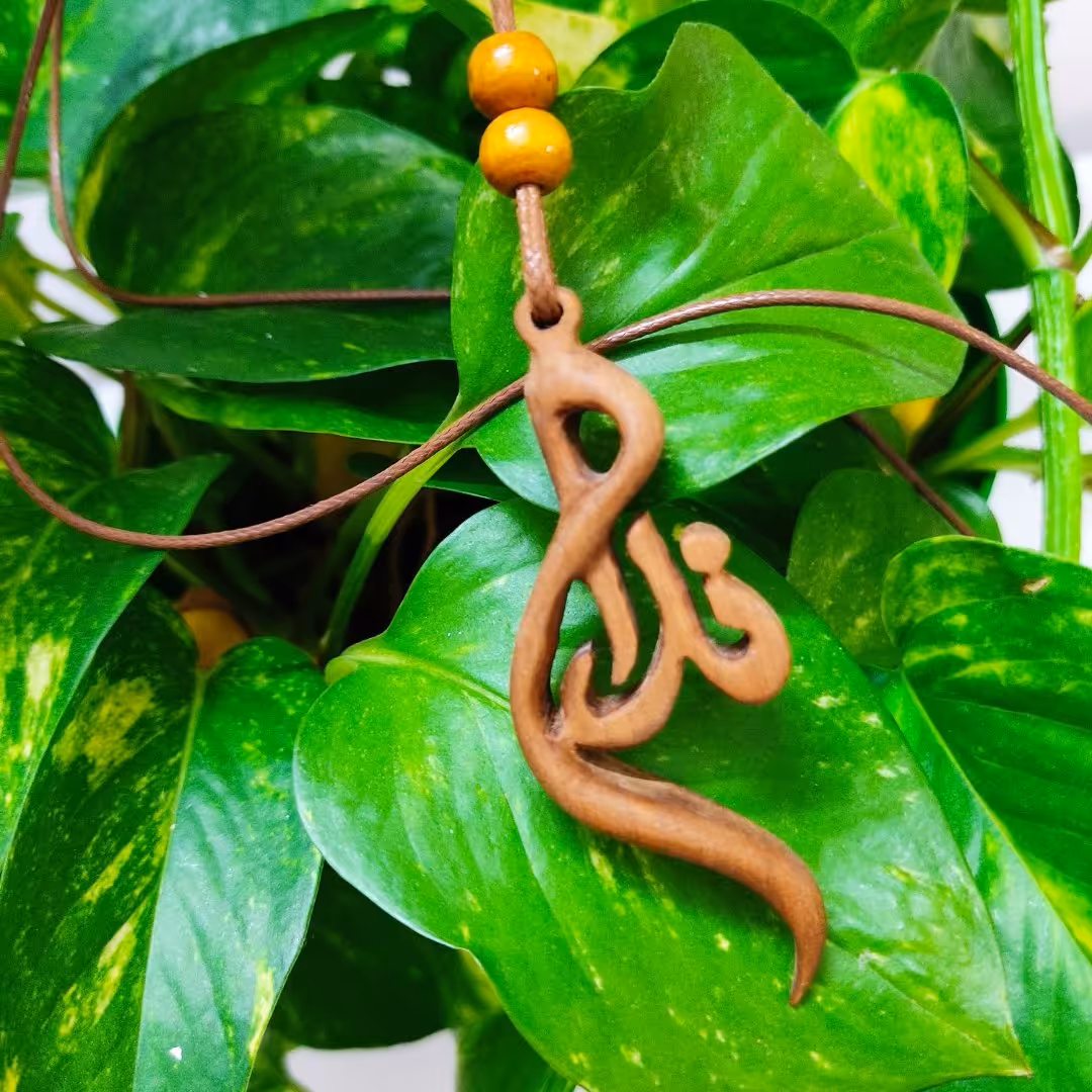 گردنبند چوبی با اسم دلخواه شما