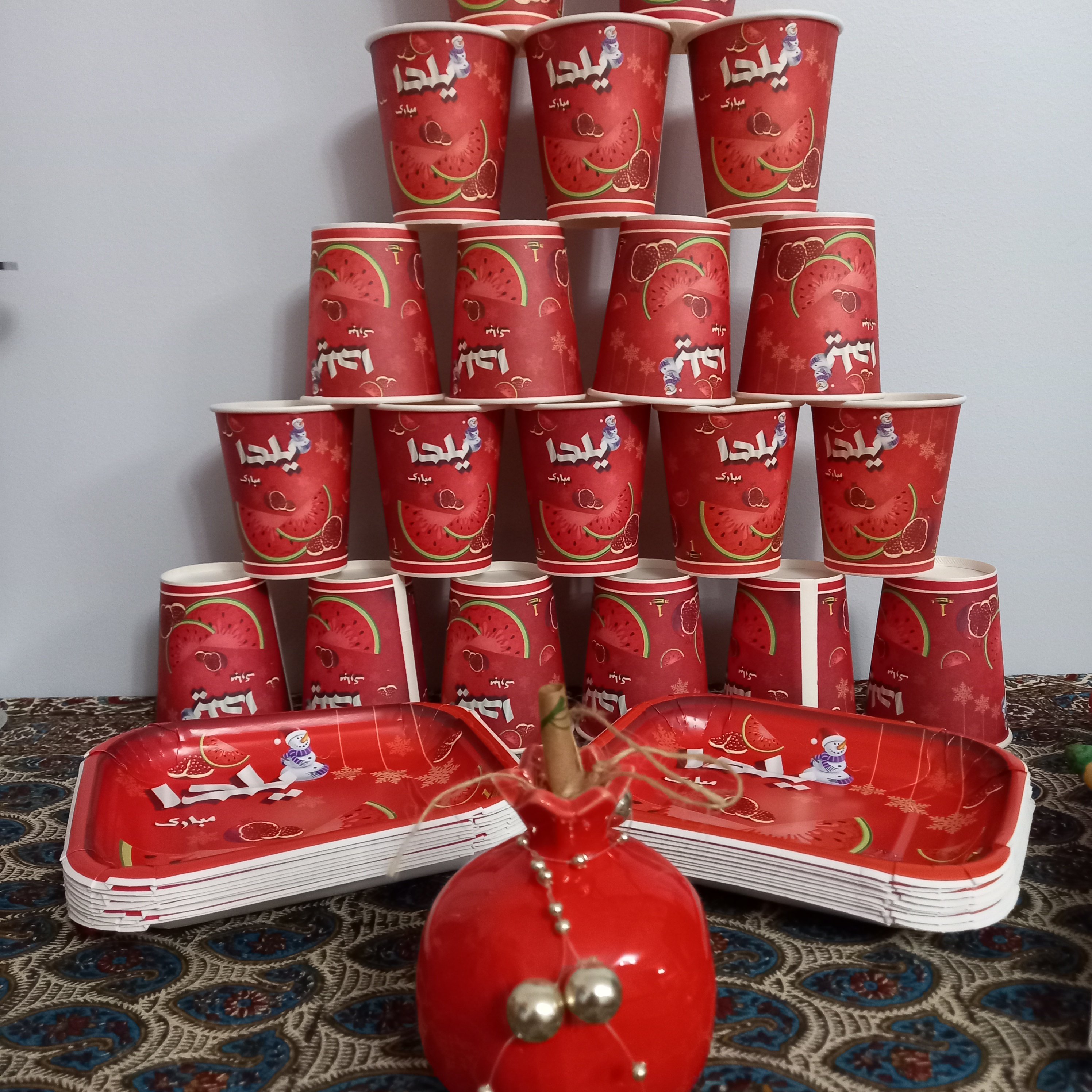تم شب یلدا پیش دستی و لیوان یکبار مصرف کاغذی