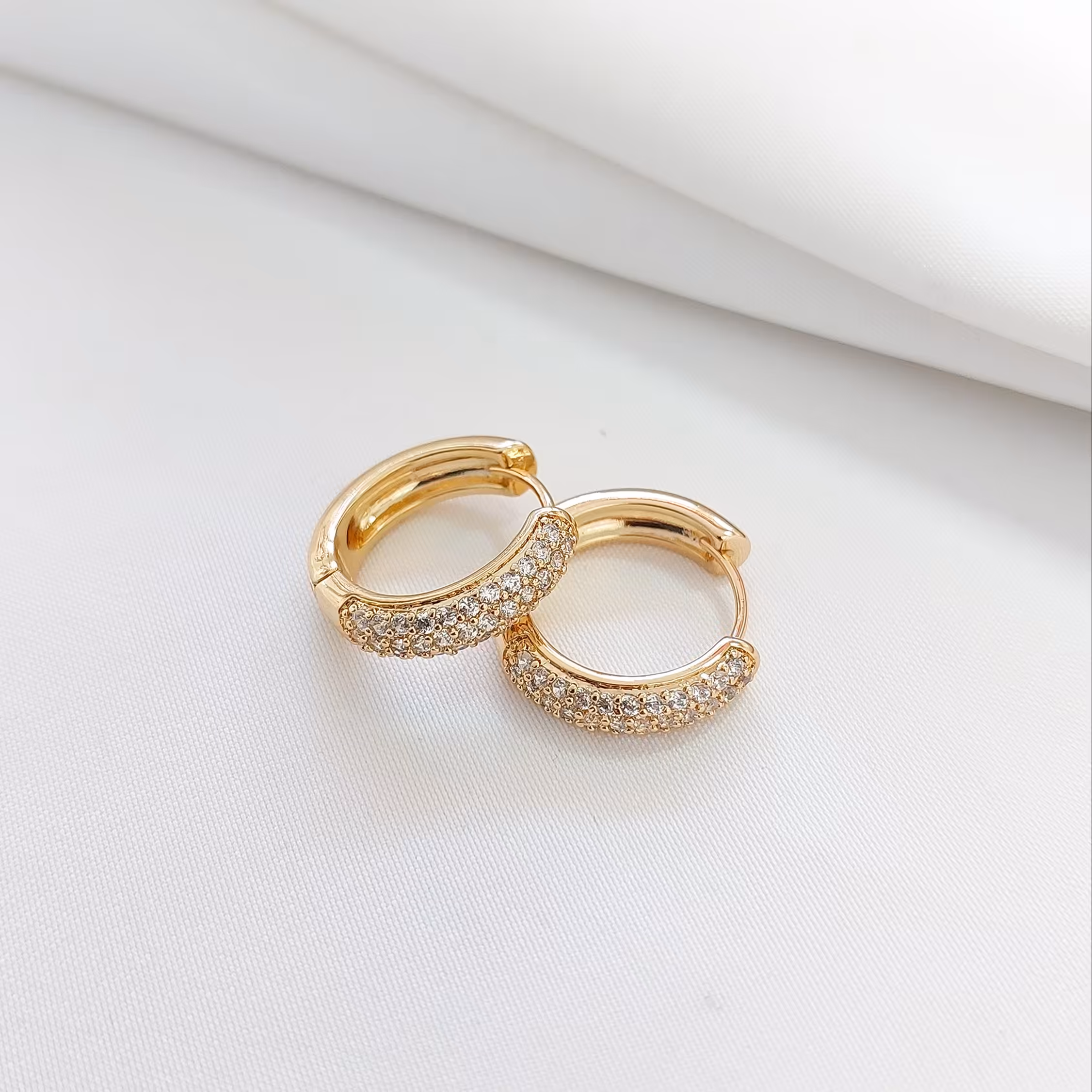 گوشواره ژوپینگ  حلقه ای نگین دار رنگ ثابت و ضدحساسیت 