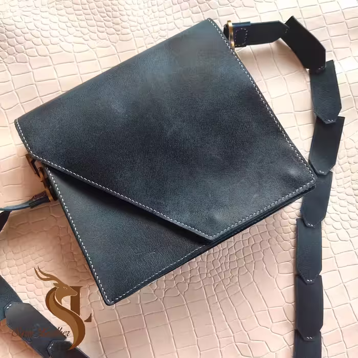 کیف شانه ای چرمی با چرم طبیعی شتر کاملا دست دوز