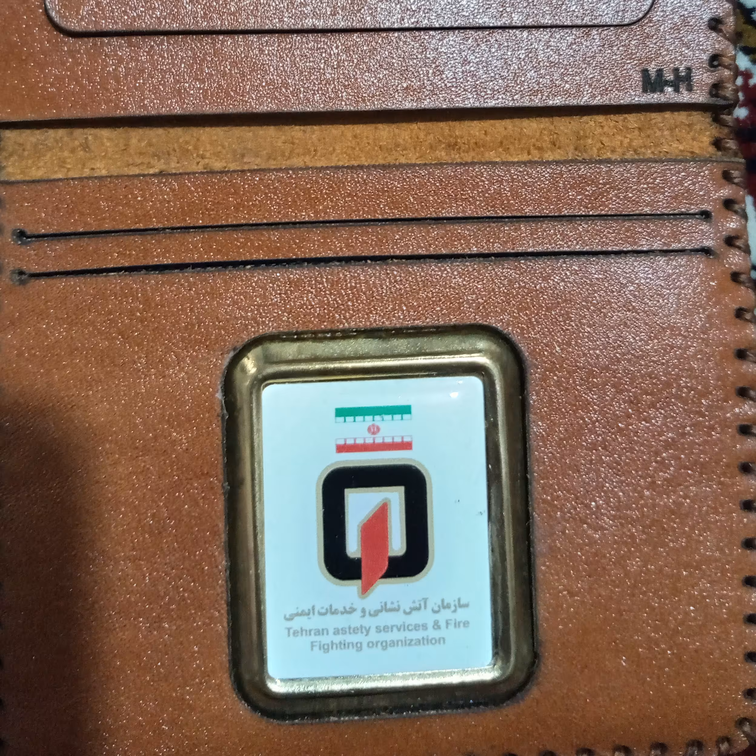کیف مدارک و کارت شناسایی چرم طبیعی دست دوز مناسب پرسنل دریا دل آتش نشانی در دو رنگ مشکی و قهوه ای
