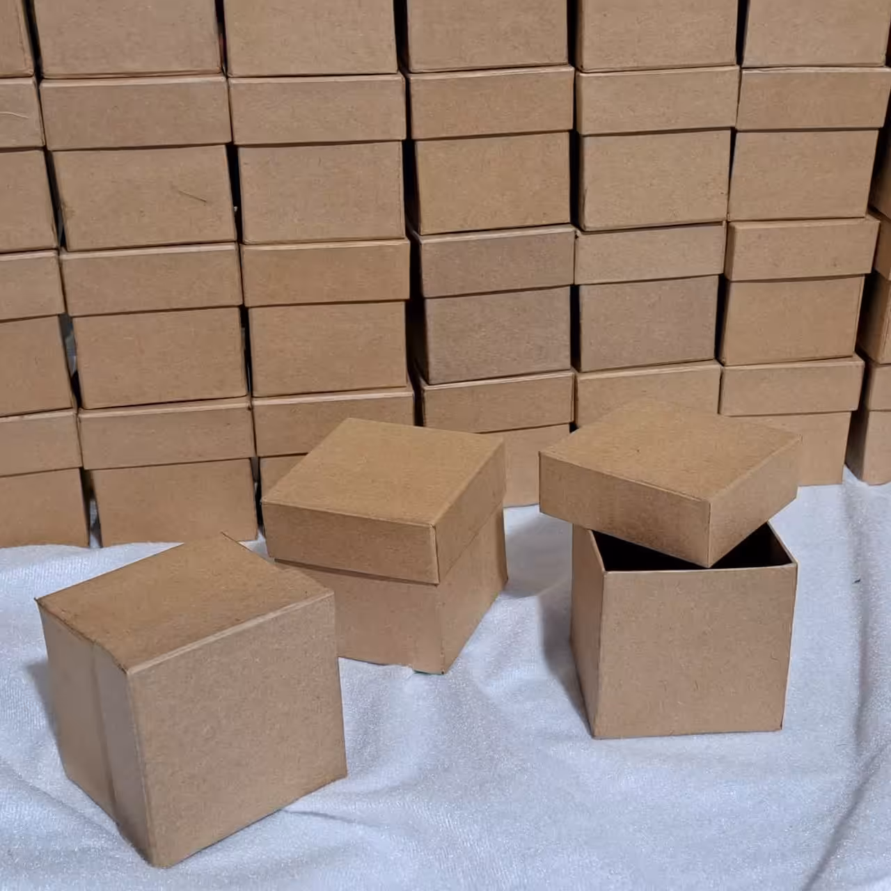 جعبه هارد باکس  مینی روکش گرافت قرمز و مشکی ساده وطرح دار در شش رنگ