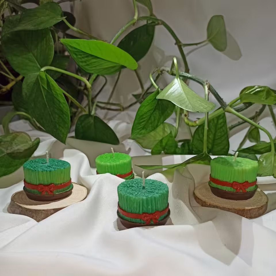 شمع سبزه عید به رنگ سبز کمرنگ و پر رنگ برای سفره هفت سین قابل سفارش به صورت تکی و عمده 