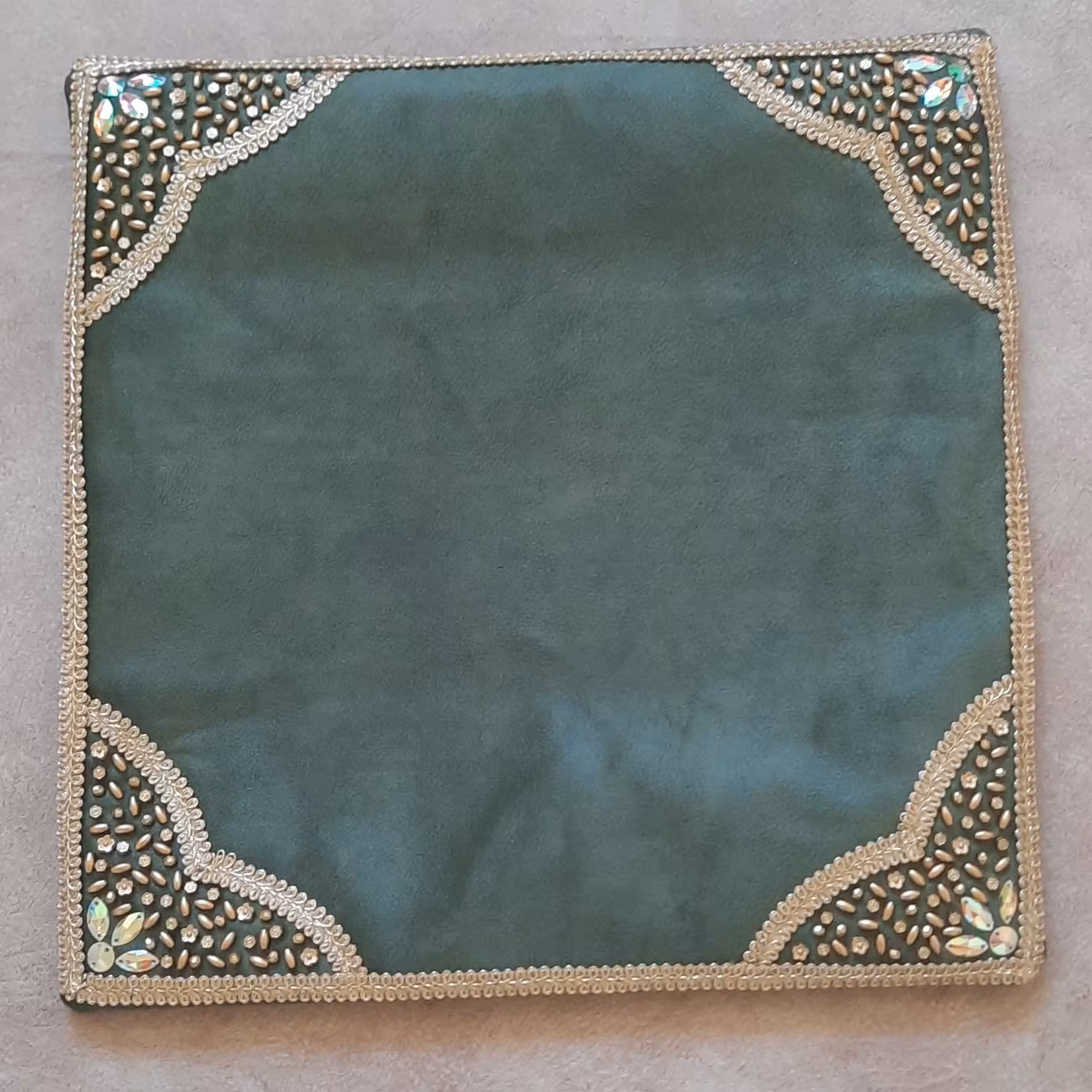 کوسن مخمل سنگدوزی 0048