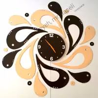 ساعت بسیارشیک فانتزی چوبی طلاییه