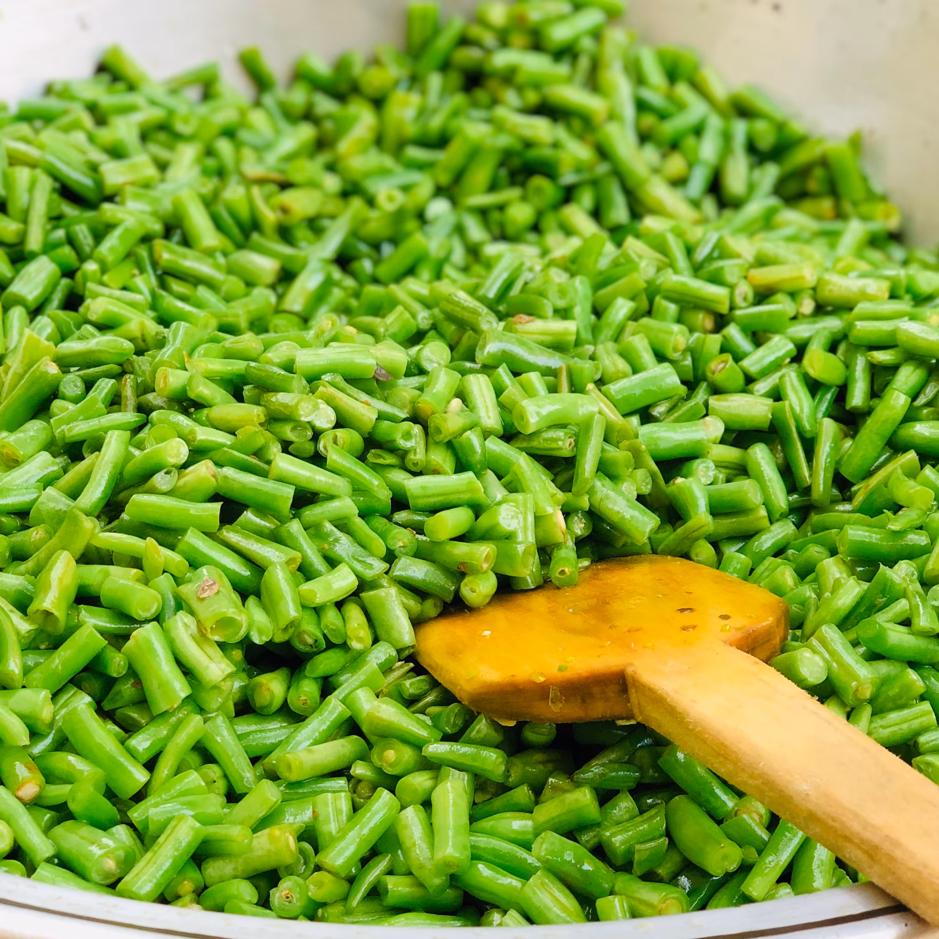 لوبیای سبز  سرخ شده با روغن مایع مخصوص سرخ کردنی 