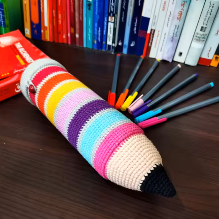 جامدادی طرح مداد بافته شده با بهترین کاموا ترک و قابل سفارش با کاموای ایرانی