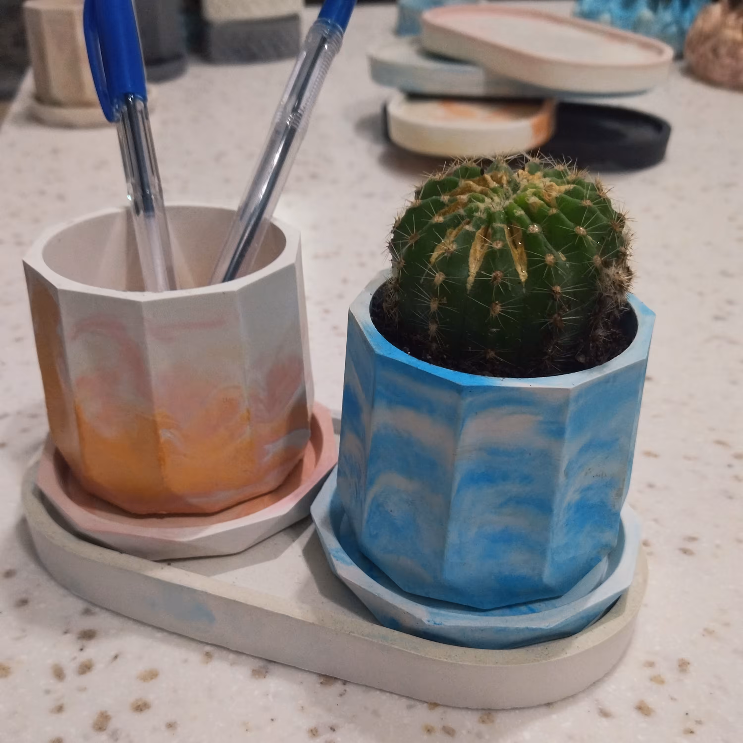 گلدان   مینیاتوری  طرح ده ضلعی جنس سنگ مصنوعی 