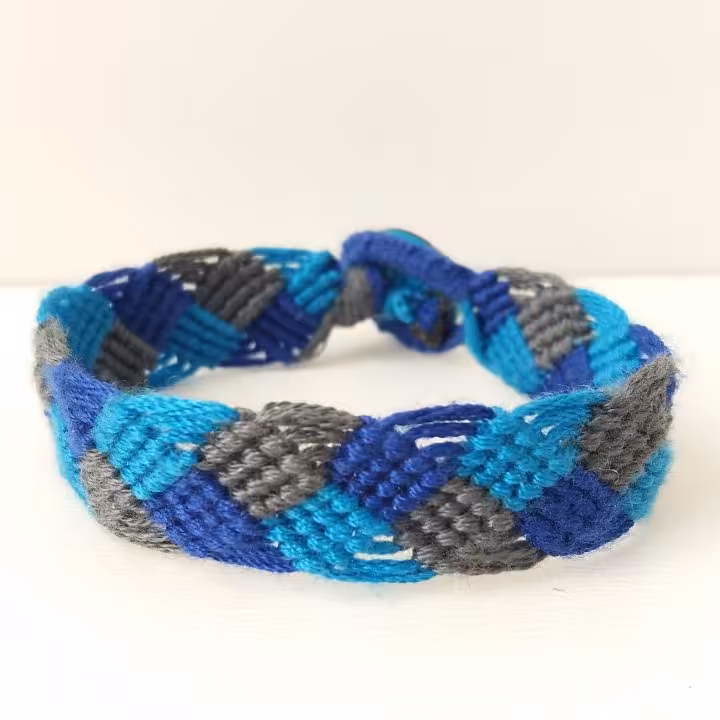 دستبند دوستی طرح جیمیِ گوزن آبی