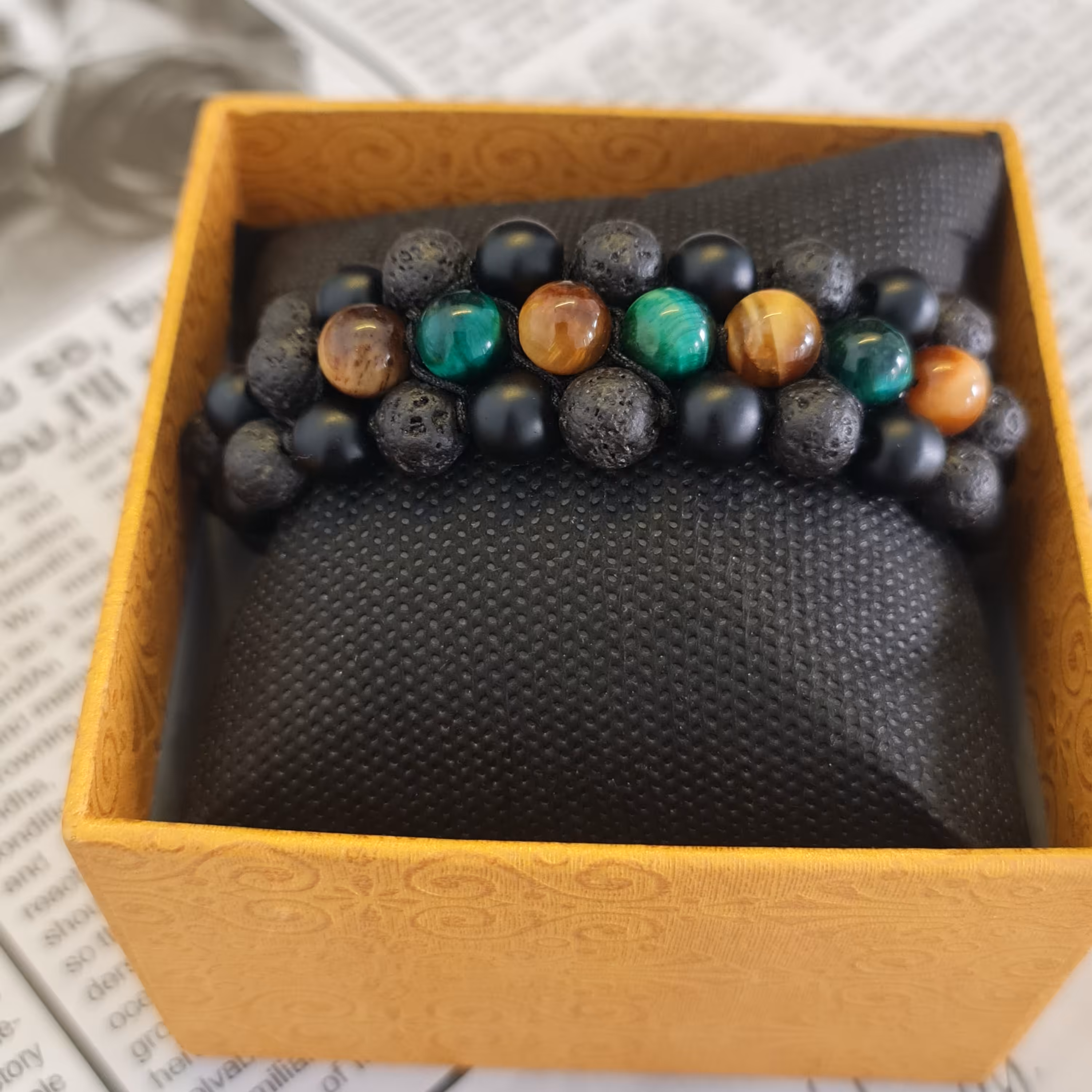 دستبند سنگ چشم ببر سه لاین  رنگ عسلی و سبز  درجه یک و مرغوب فری سایز 