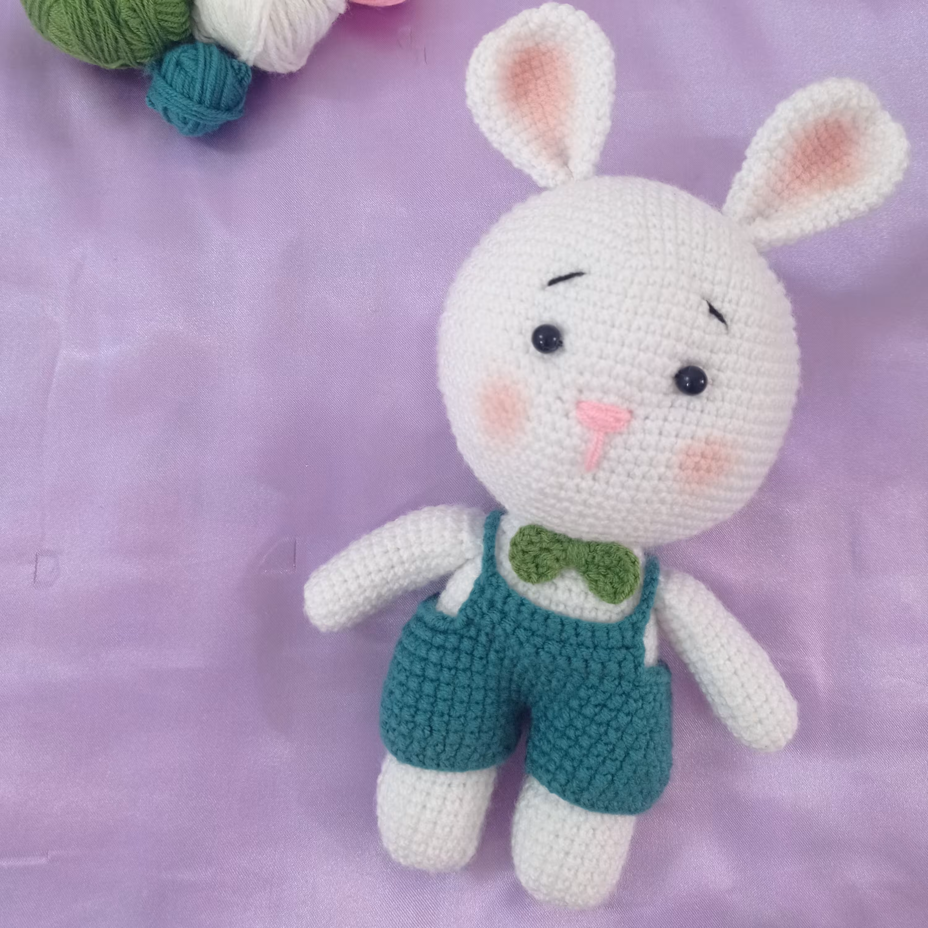 عروسک خرگوش بافتنی