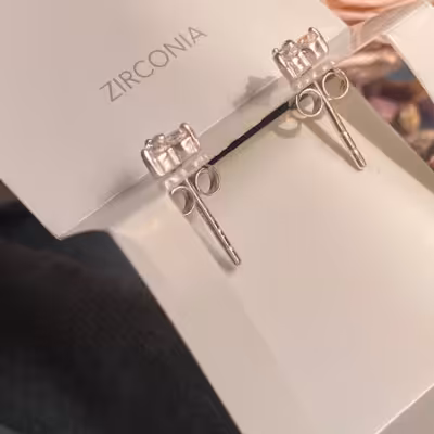 گوشواره نقره عیار 925 حک شده روی گوشواره بینظیر برای کادو تولد