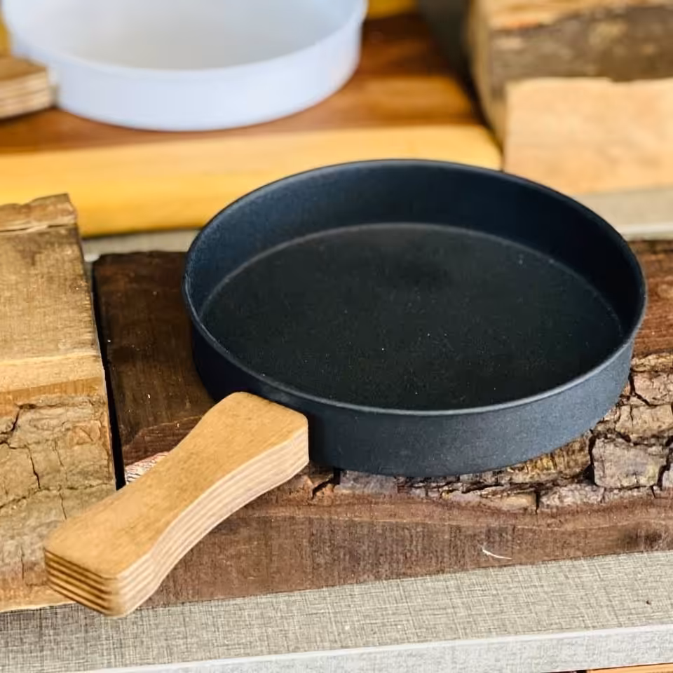 تابه سرو کوچک دسته چوبی قطر 20سانت 