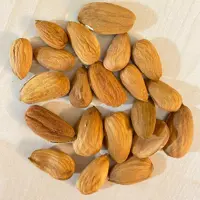مغز بادام ایرانی خام سایز درشت تازه روزشکن از باغهای آذربایجان در بسته بندی 1000 گرمی 