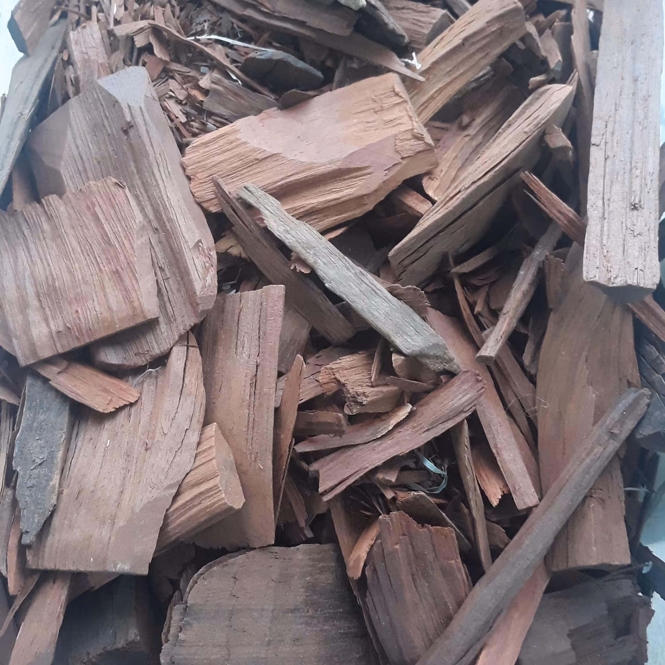 صندل سرخ 200گرمی برای بخور روی آتش