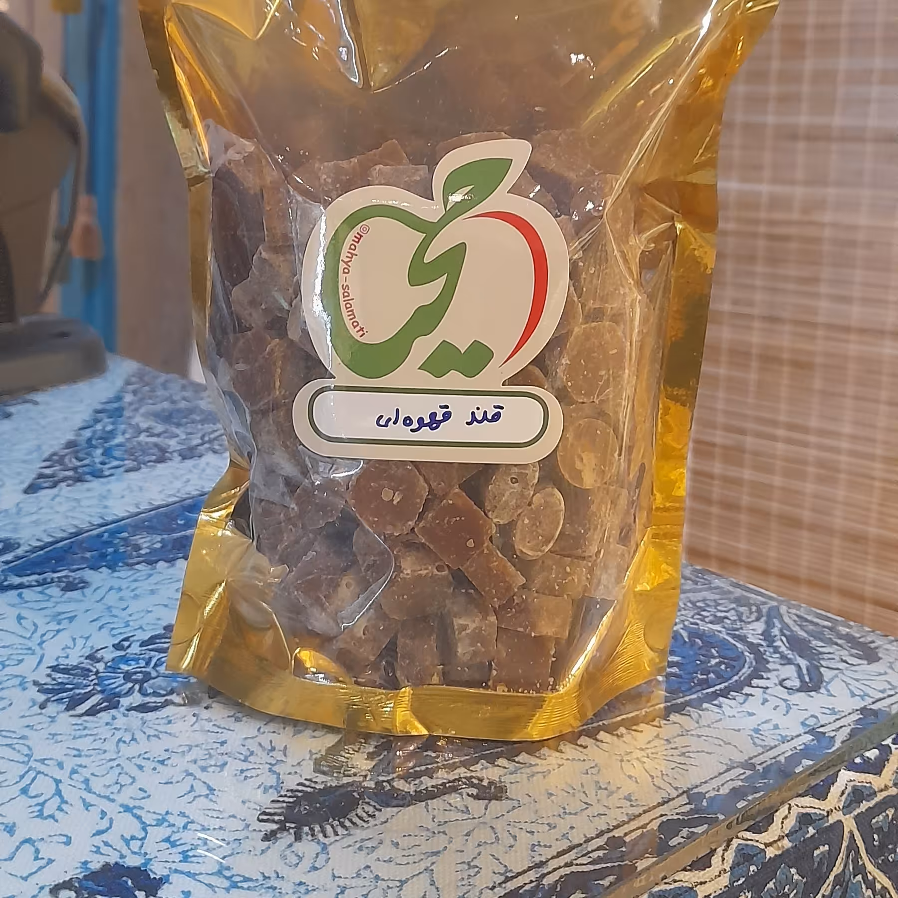 قند قهوه‌ای(تهیه شده از نیشکر ) مناسب افراد دیابتی و معمولی