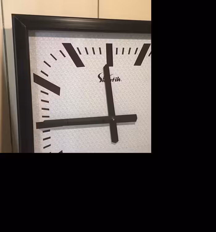 ساعت بزرگ یک متر و بیست سانتی متر مربع با موتور تایوانی 