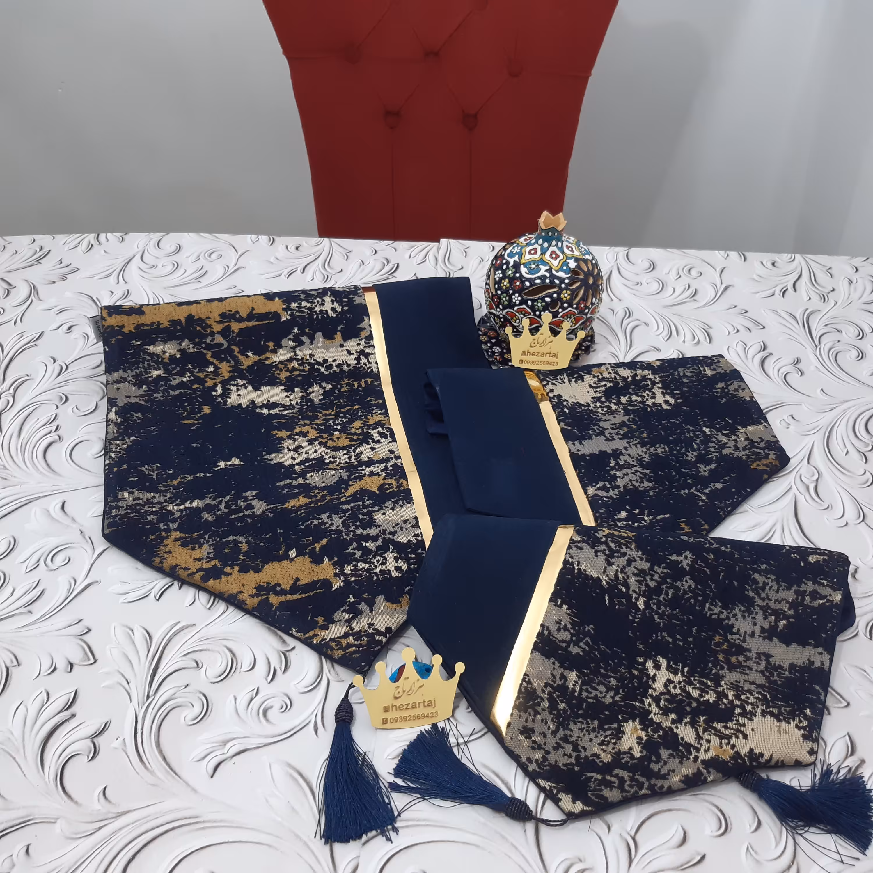 رانر جلو مبلی و رانر میز غذاخوری پتینه ترکیبی و دوتا عسلی  و دوتا کاور کوسن رنگ سورمه ای 