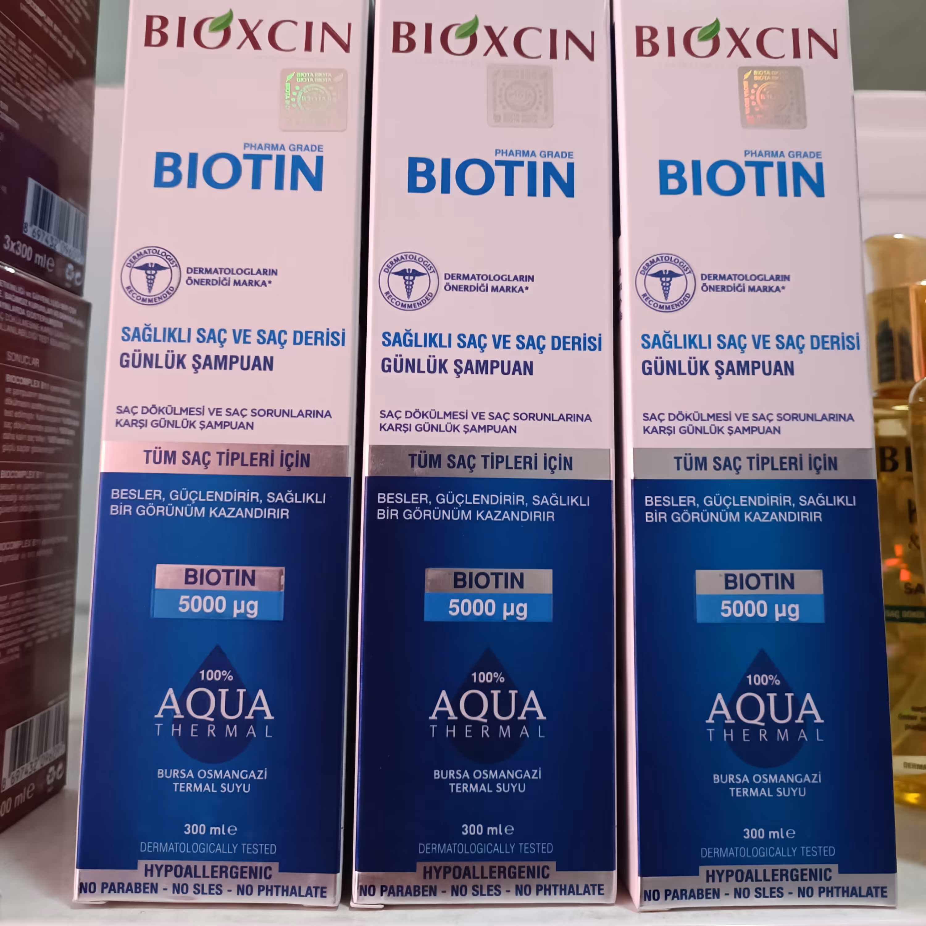 شامپو ضد ریزش بیوتین بیوکسین مدل Aqua Thermal حجم 300 میل مناسب انواع مو