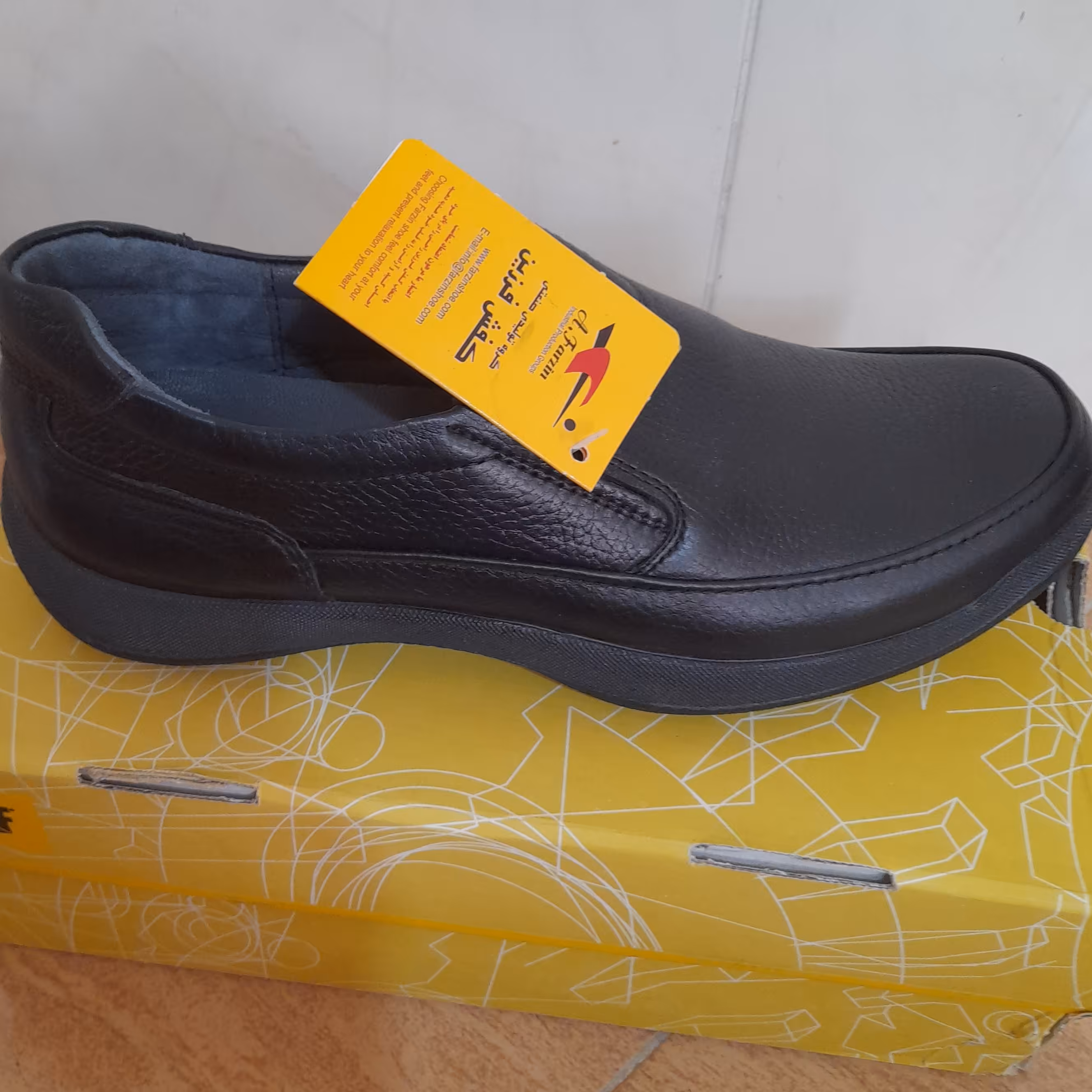 کفش فرزین مدل موناکو بدون بند در سه رنگ مشکی قهوه ای و عسلی 