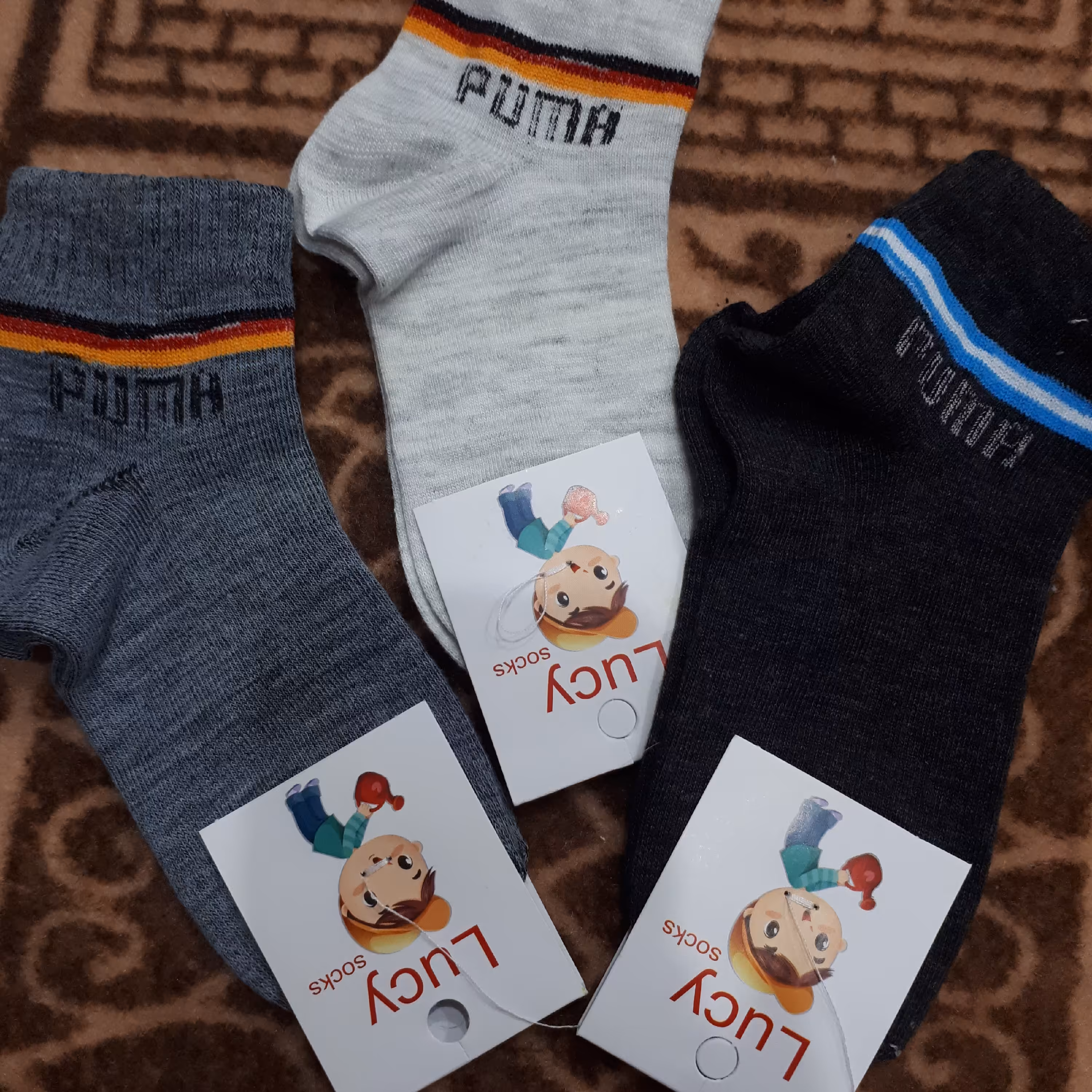 جوراب پسرانه اسپورت ساق کوتاه مناسب 6 تا 8 سال نرمال اندازه کف پا بدون کشیدن حدود 12 سانت فقط همین سه عدد