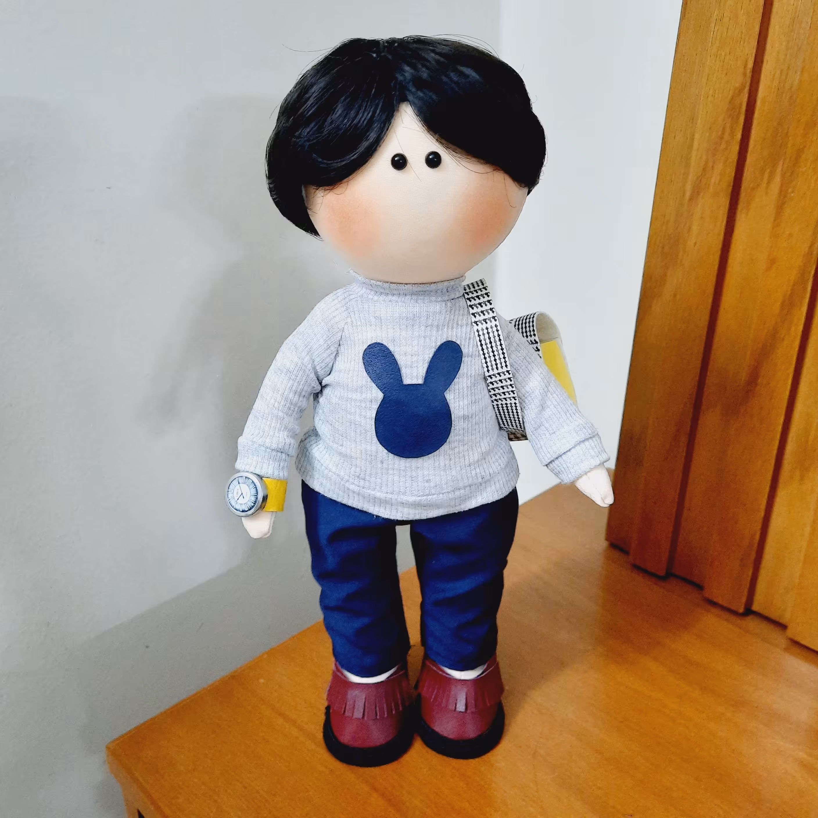 عروسک روسی طرح پسر کوله دار 32 سانتی