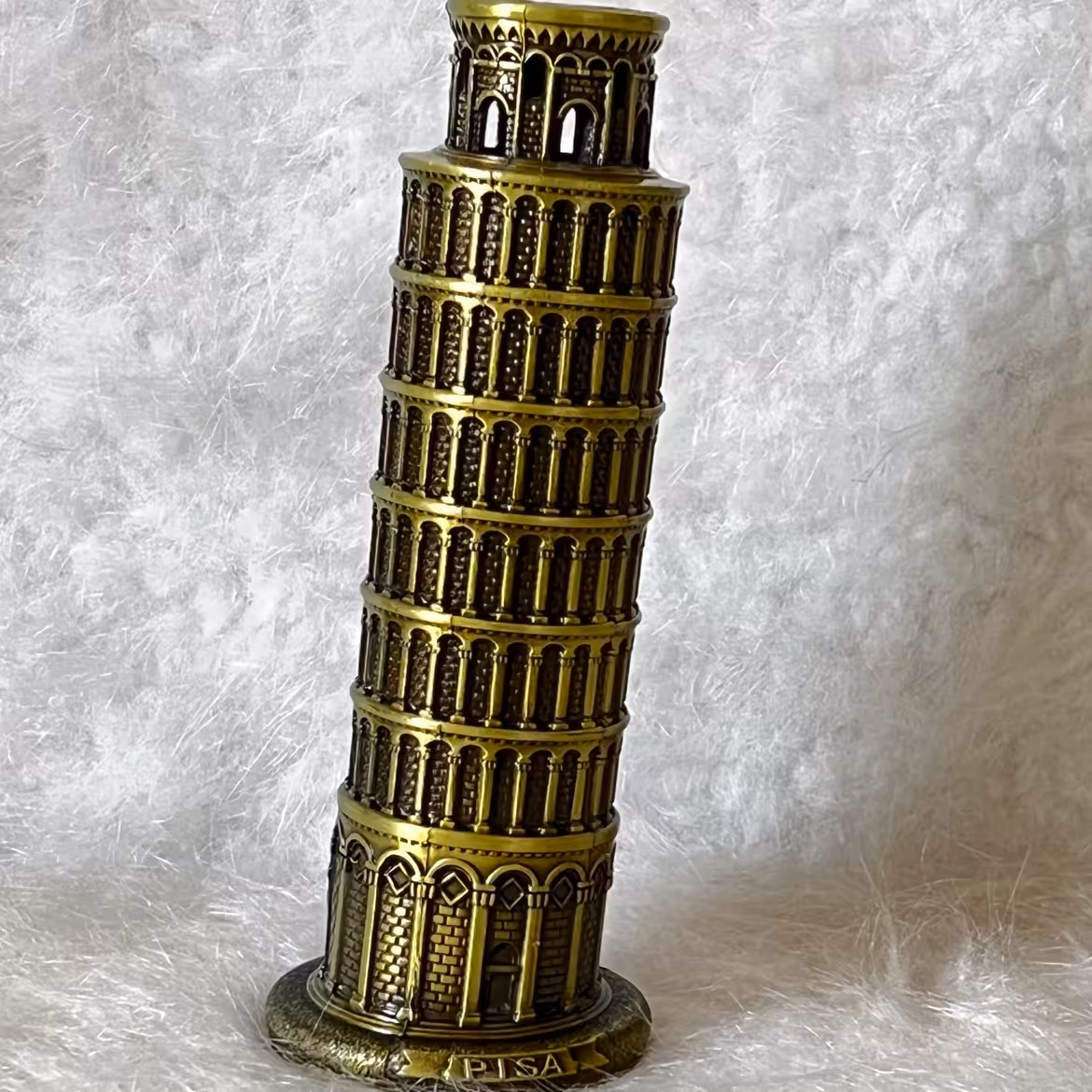 برج فلزی عمود پیزا ایتالیا