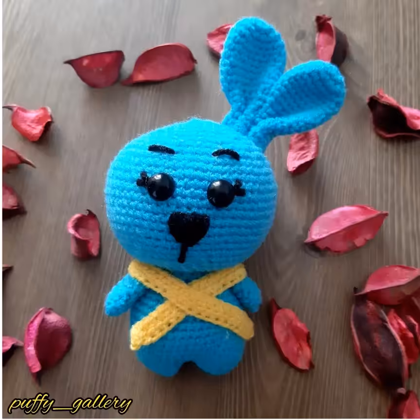 عروسک دستبافت آبی رنگ