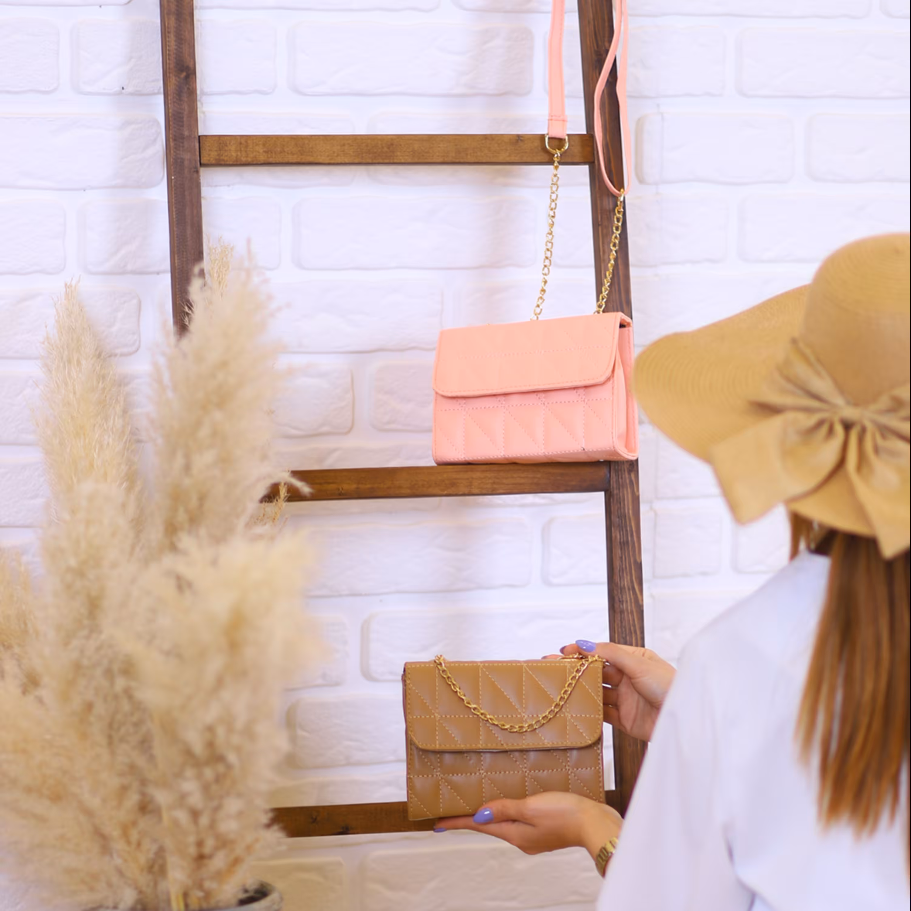 محتوای محصول کیف چرم مصنوعی پاسپورتی رنگ سبز صورتی نسکافه ی کد 34