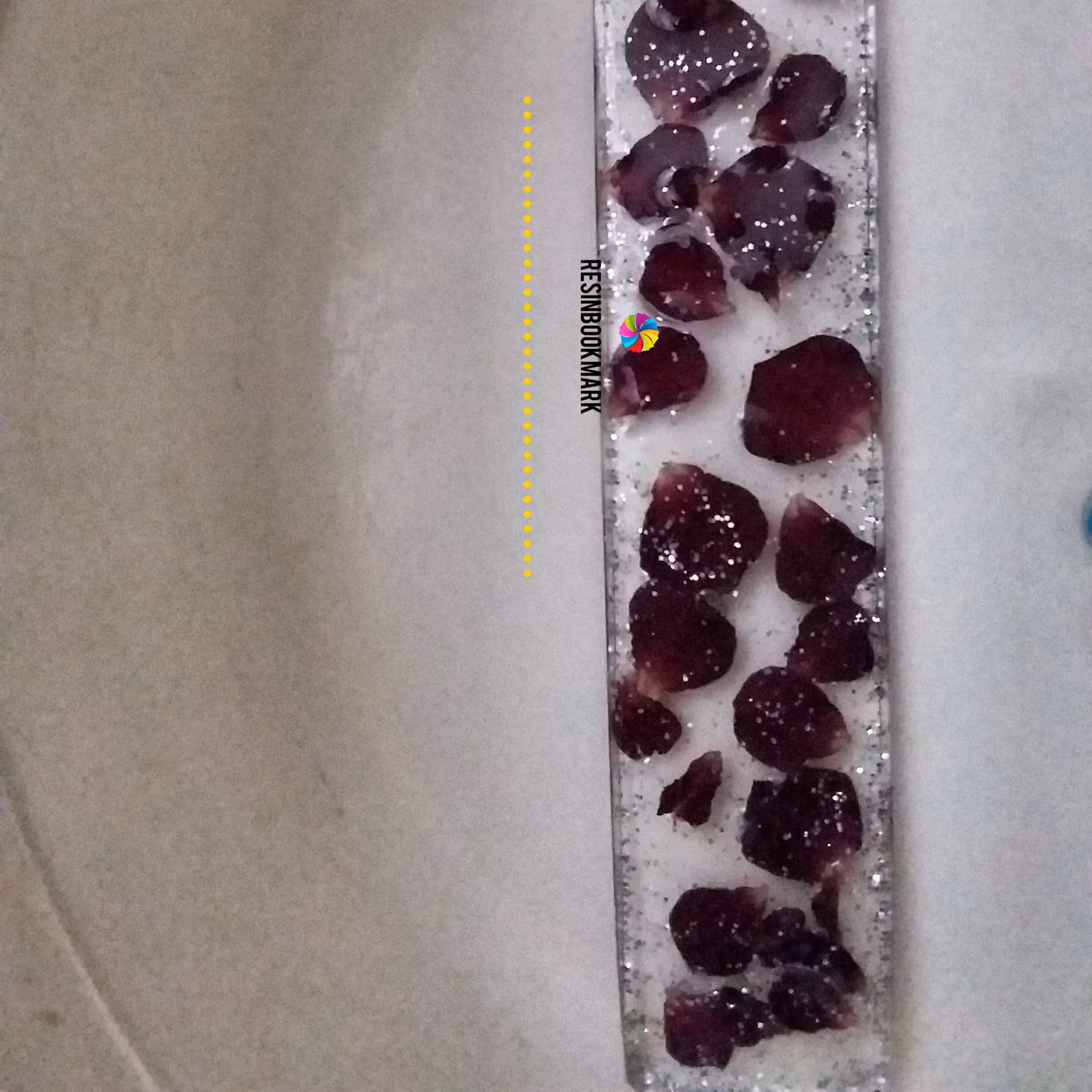 بوکمارک با گل سرخ طبیعی و اکلیل نقره ای ترکیه ای