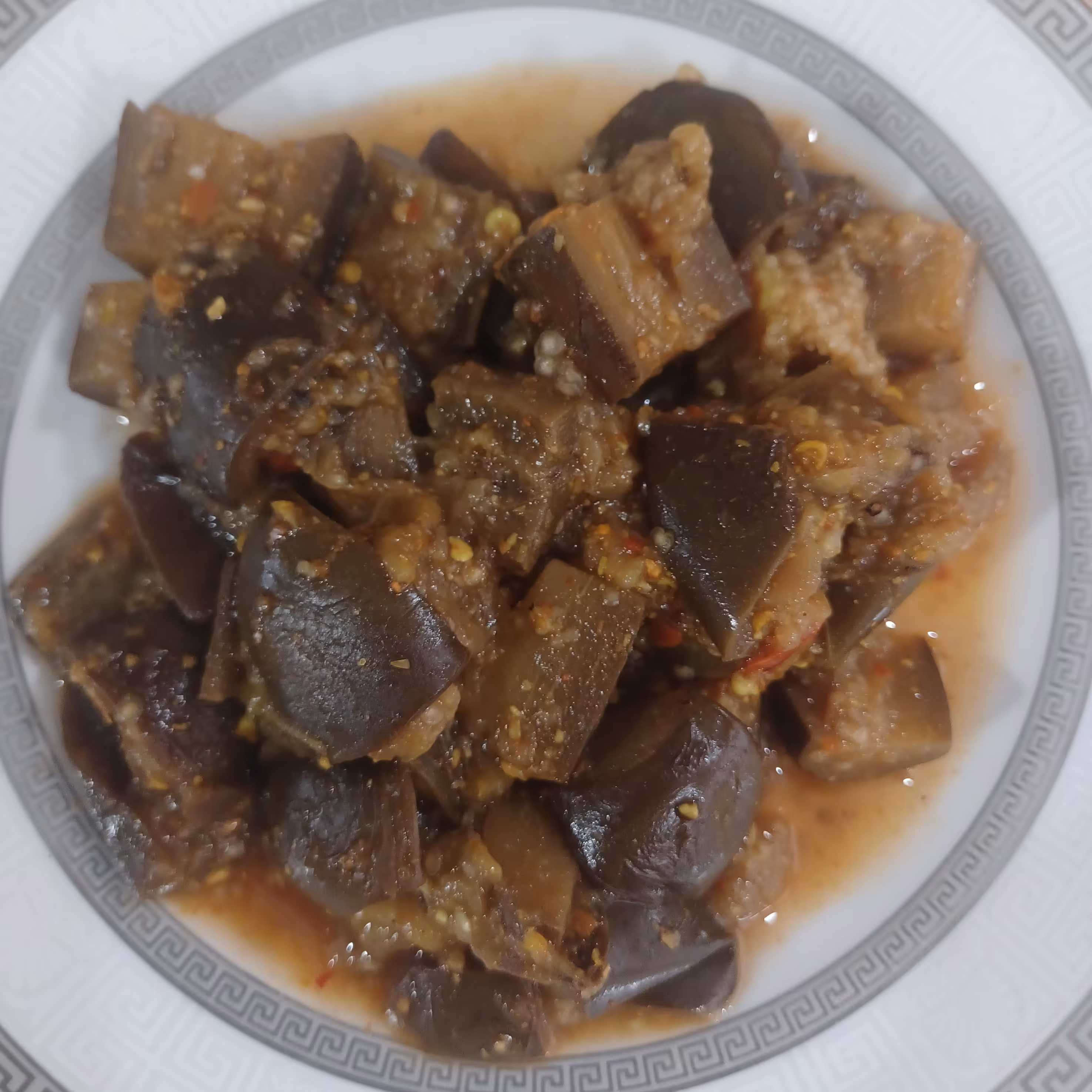 ترشی بادمجان جنوبی تیز  و تند در بسته بندی یک کیلو گرمی 