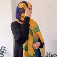 شال نخی پلیسه منگوله دار    طرح آبرنگی   برند روبرتو  ایستایی خیلی خوبی داره  مناسب استفاده روزمره