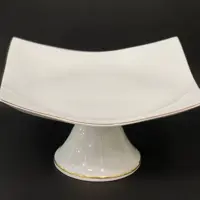 شیرینی خوری پایه دار لب طلا جنس چینی درجه یک شرکت مقصود