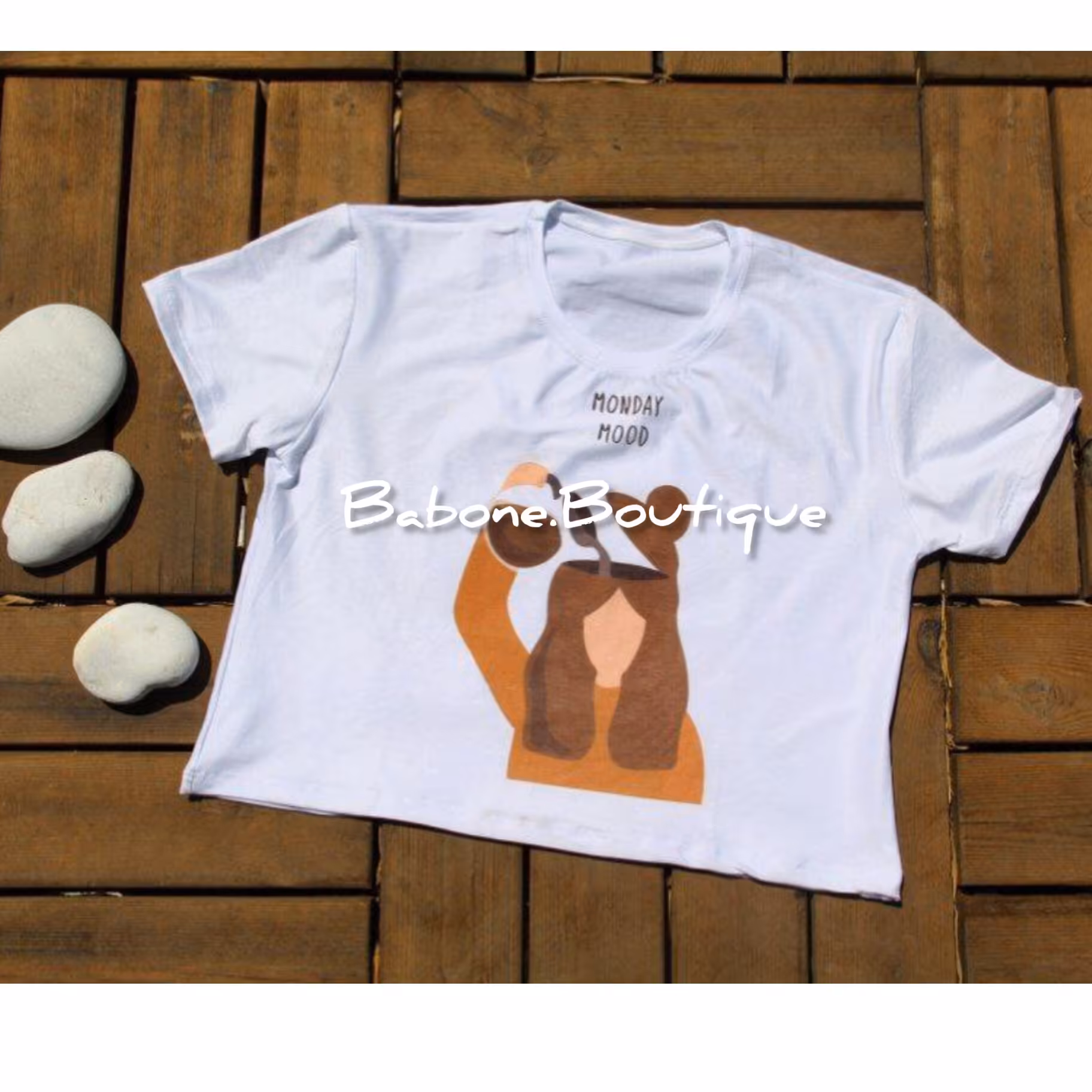 تیشرت کراپ زمینه سفید با طرح دختر