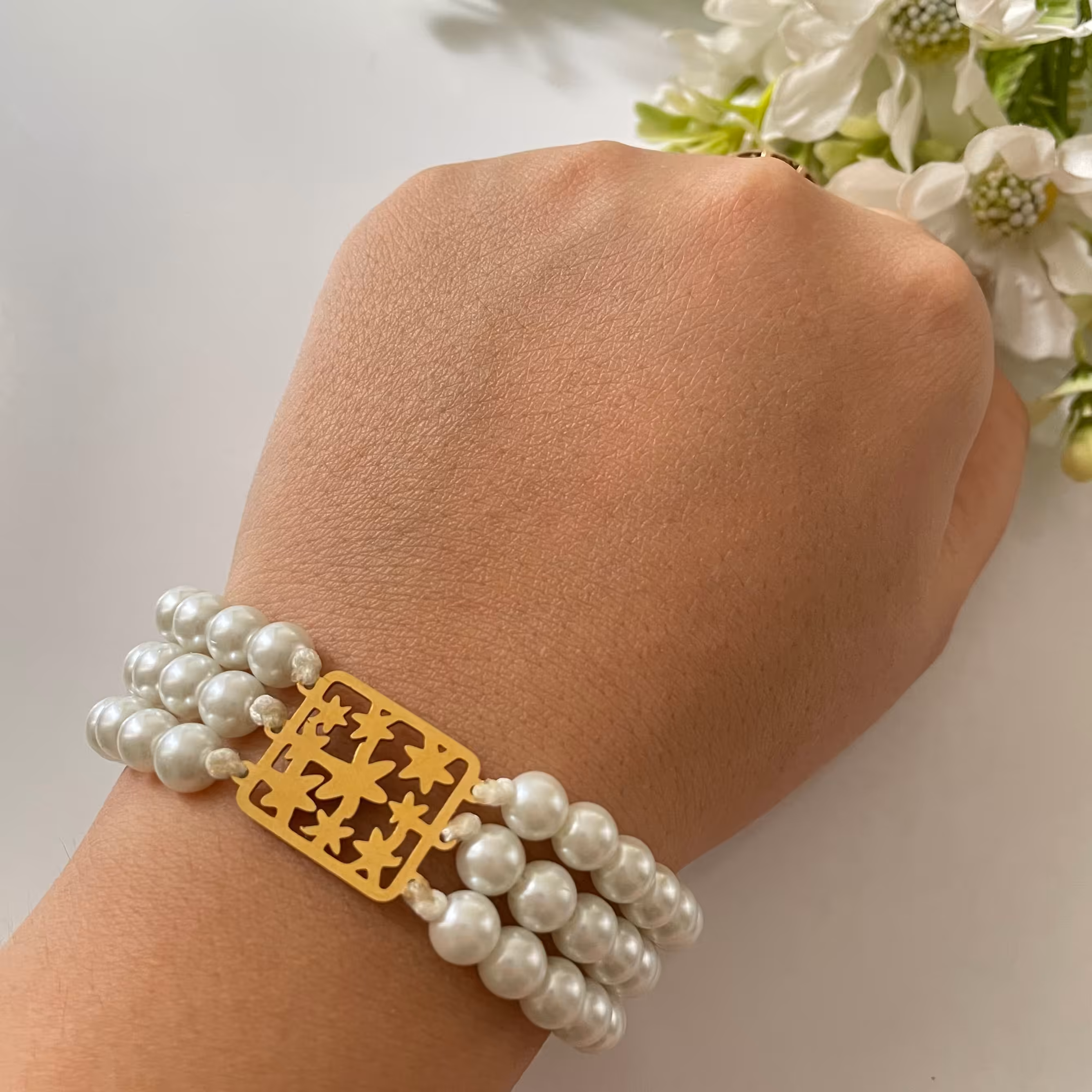 دستبند مرواریدی دستبند سه ردیفه با پلاک استیل