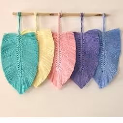 آویز مکرومه بافی شده به همراه چوب طبیعی