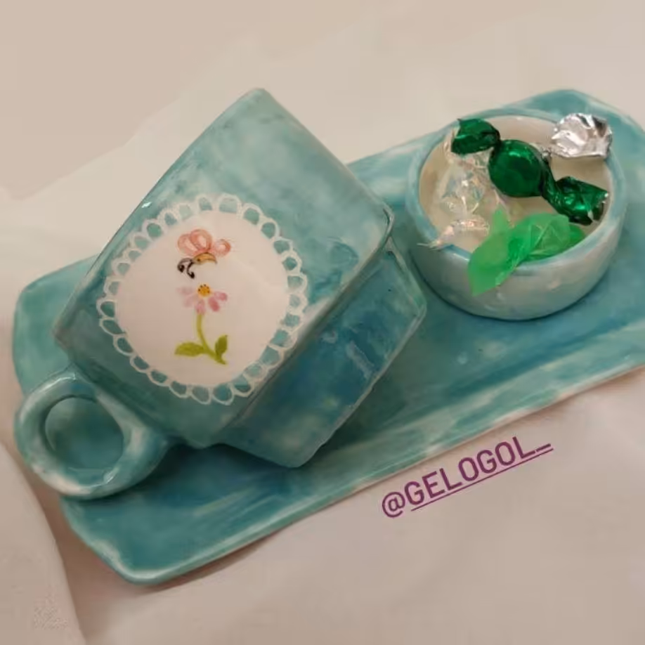 ست فنجان.خرماخوری و دیس سبز ابی .گل و پروانه(هزینه ارسال پس کرایه)