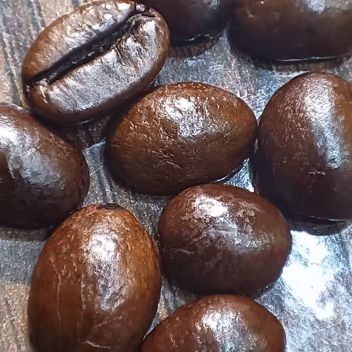 دانه قهوه 100 درصد روبوستا ویتنام با رست مدیوم در بسته بندی 1 کیلویی 